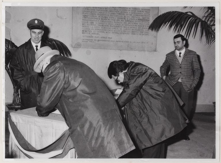 Gattatico-Reggio Emilia, 27-30 marzo 1970, Funerali di Alcide Cervi, firma del libro delle presenze